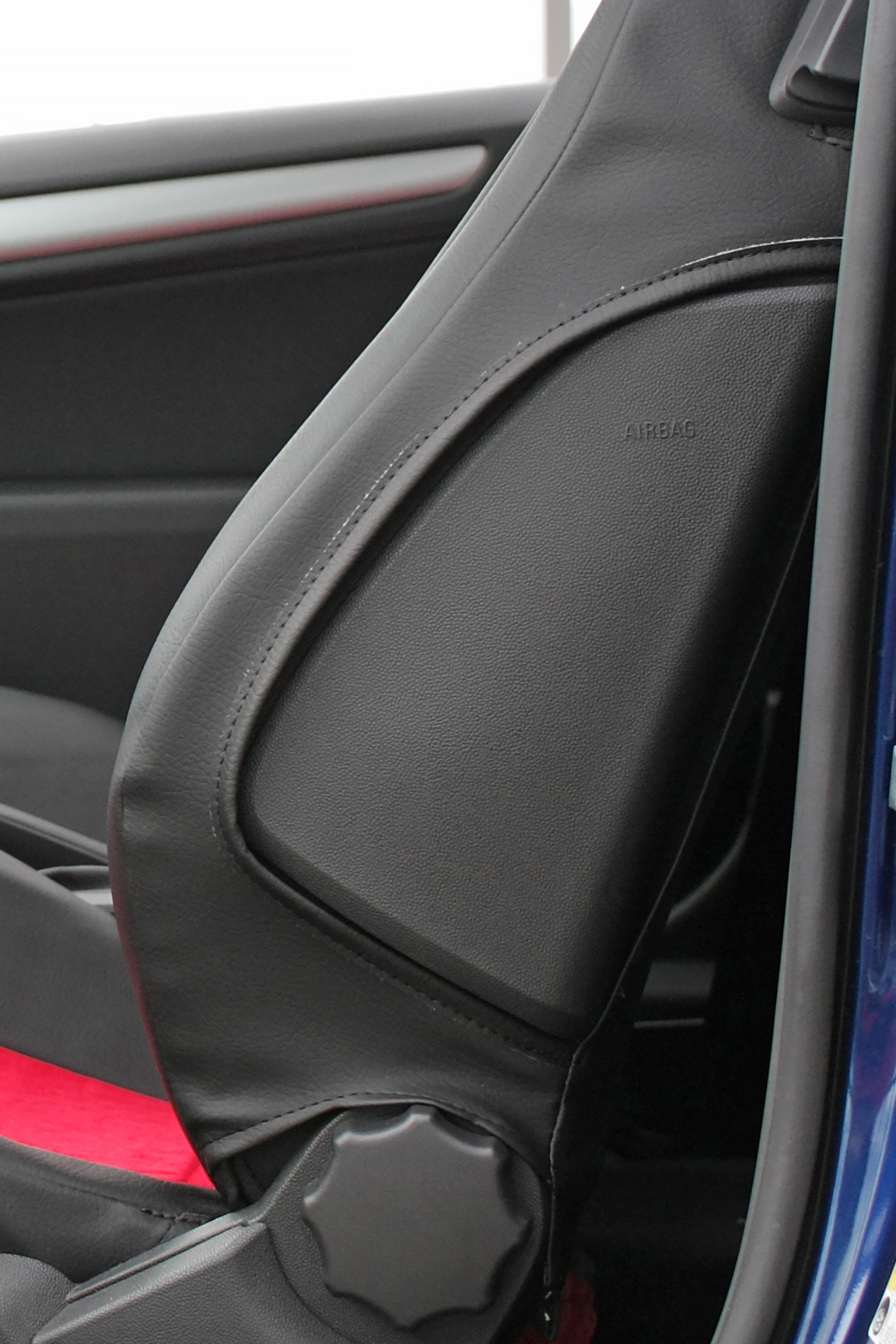 Custom seat covers safe for airbags